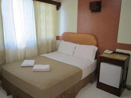 Golden Stallion Suites Cagayan de Oro Ngoại thất bức ảnh